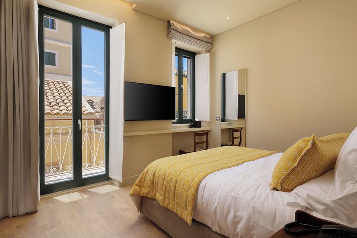 Room 43 of 76