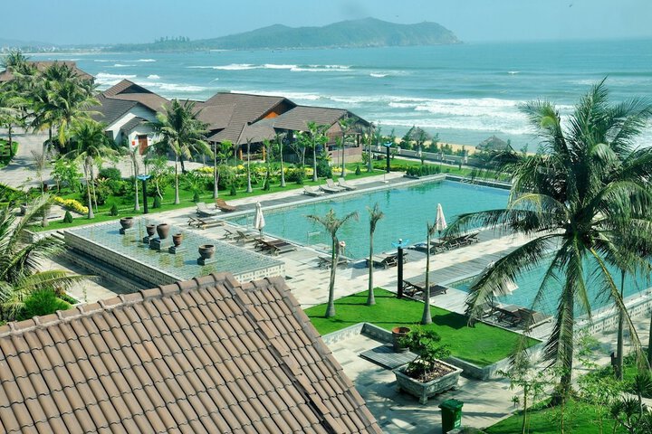 Hotel Exterior 33 of 46
