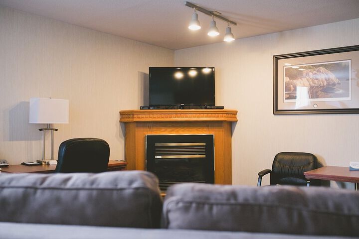 Lounge 35 of 41