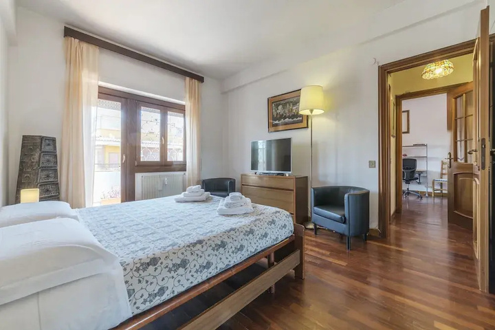 Room 4 of 14