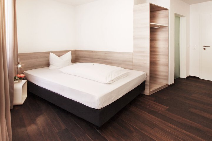 Room 5 of 60