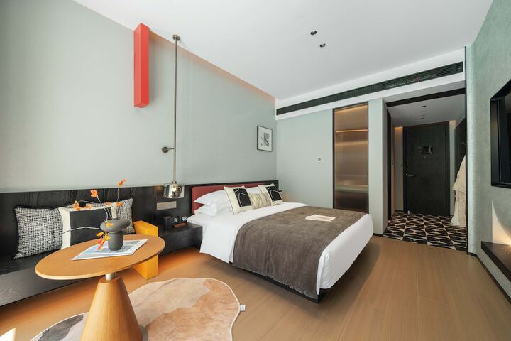Room 14 of 80