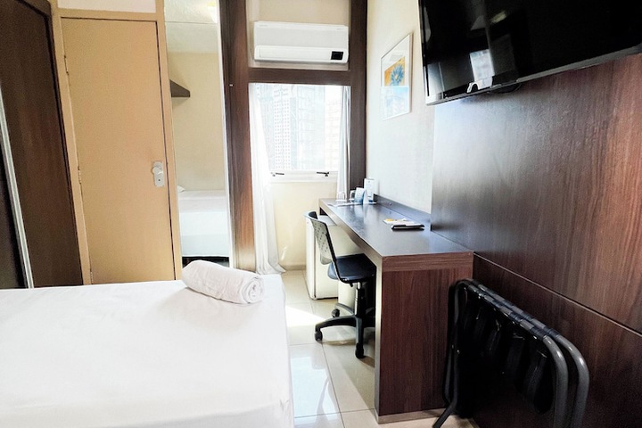 Room 53 of 103