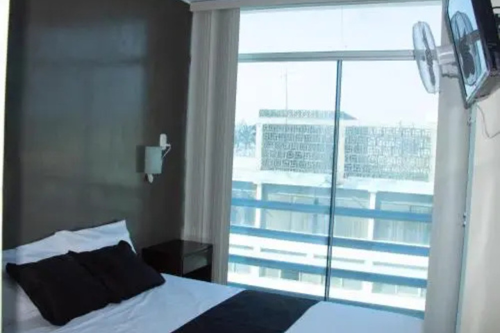 Room 3 of 10
