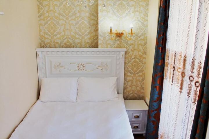 Room 2 of 36