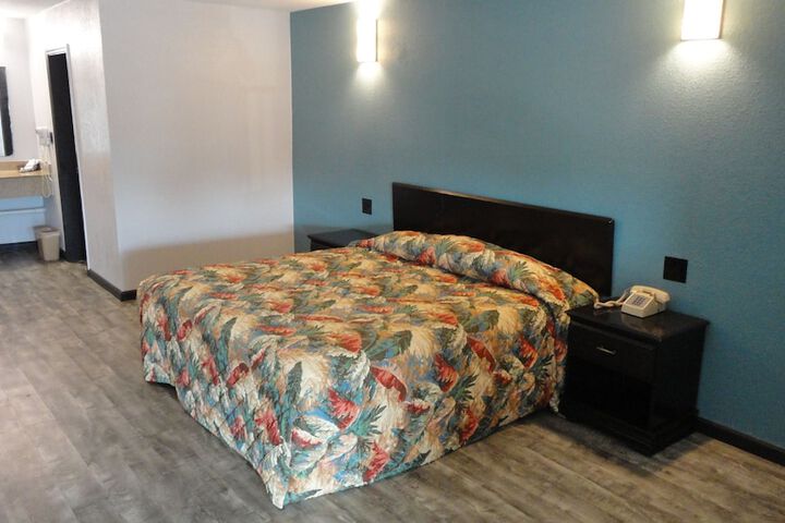 Room 6 of 30