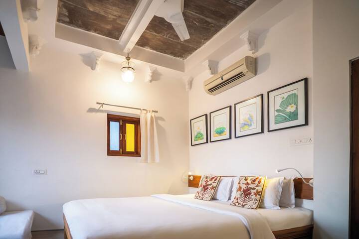 Room 7 of 30