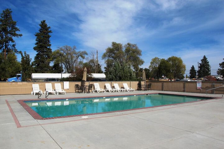 Pool 19 of 27