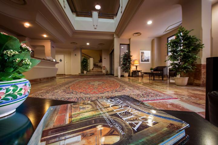 Guest Lobby