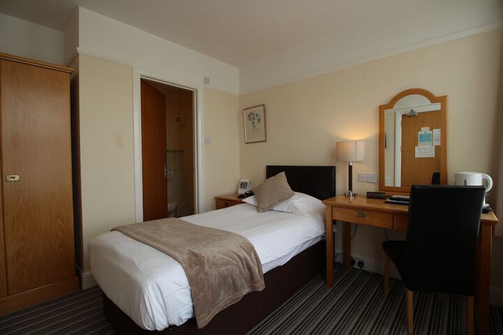 Room 11 of 39