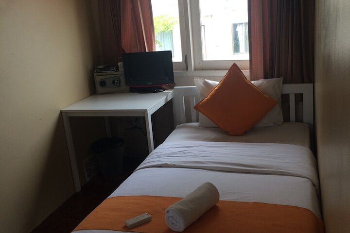 Room 18 of 48