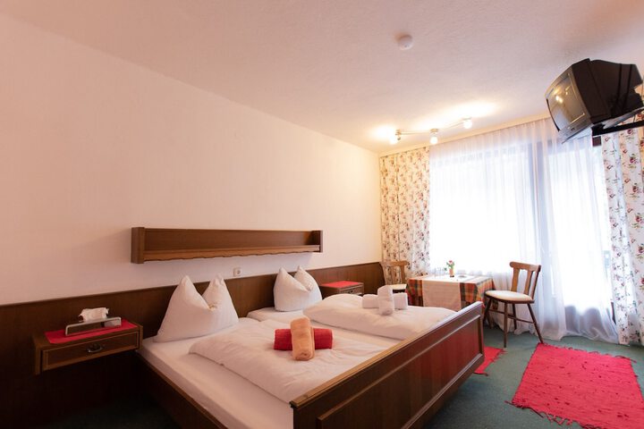 Room 4 of 34