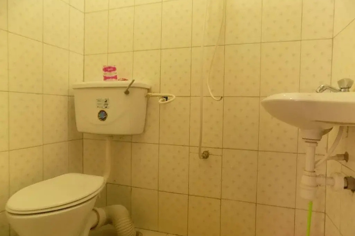 Room 9 of 10