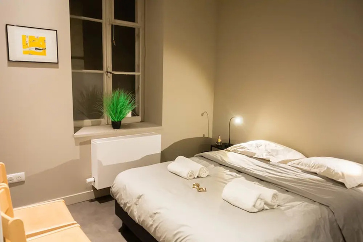 Room 2 of 15
