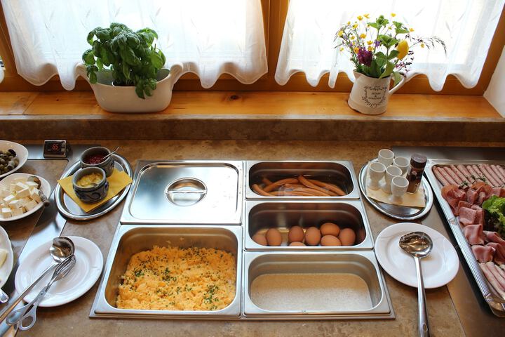 Breakfast/Coffee Service 71 of 92