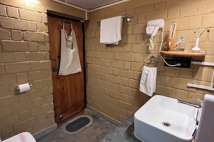 Room 72 of 123