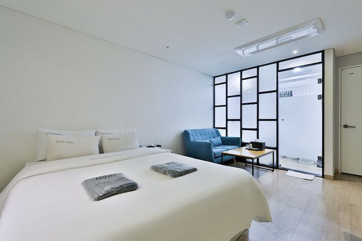 Room 16 of 34