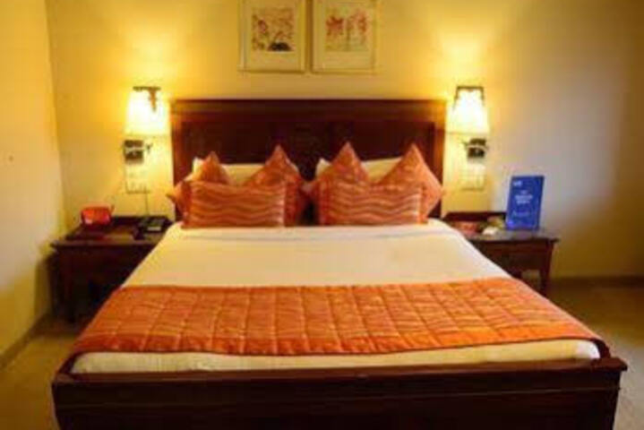 OYO ROOMS SANTACRUZ STATION