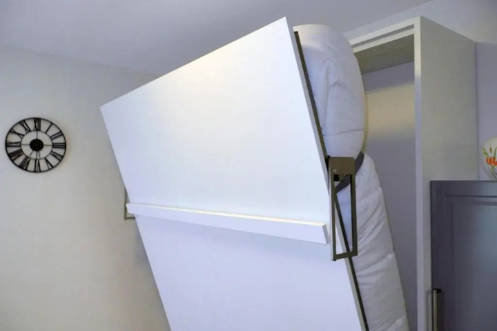 Room 2 of 20