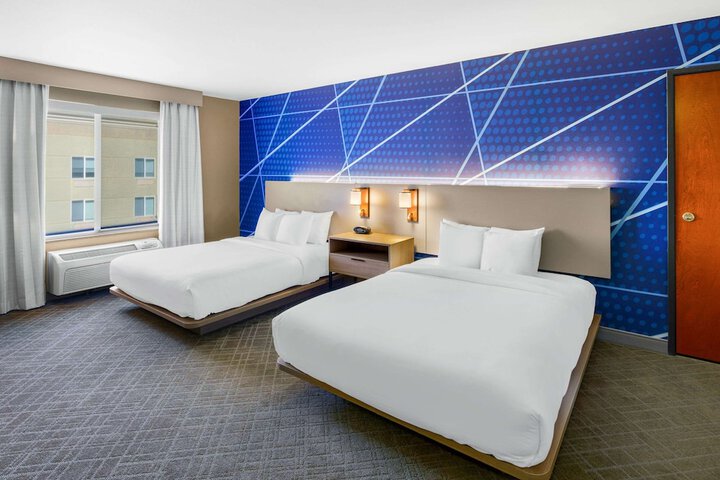 1 King Bed Suite Accessible (9 of 14)