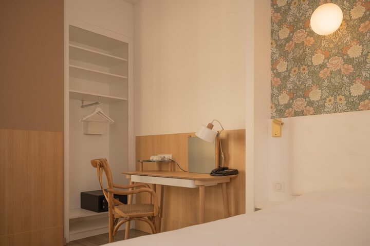 Room 7 of 42