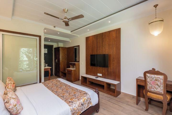 Room 9 of 47
