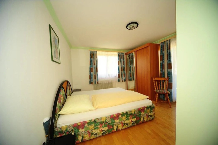 Room 9 of 9