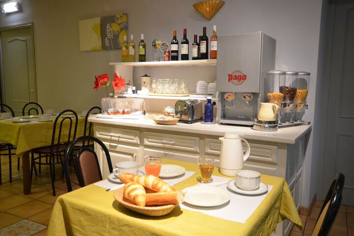 Breakfast/Coffee Service 18 of 38
