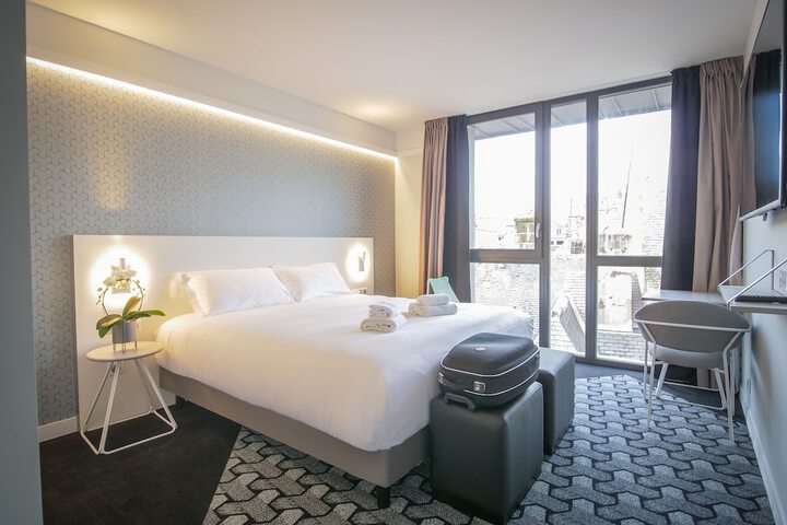 Room 8 of 47