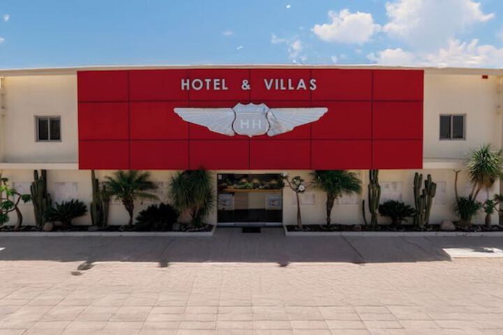 Hotel & Villas HANGAR in Colón
