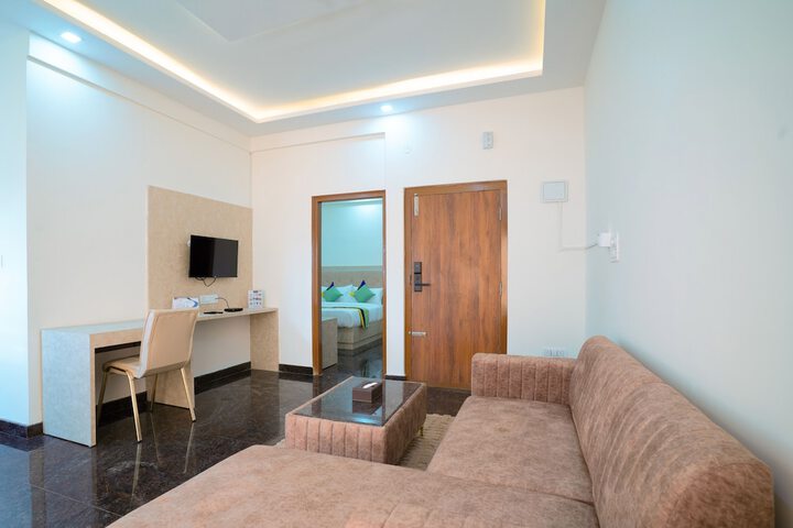 Room 18 of 25
