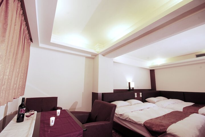 Room 28 of 44