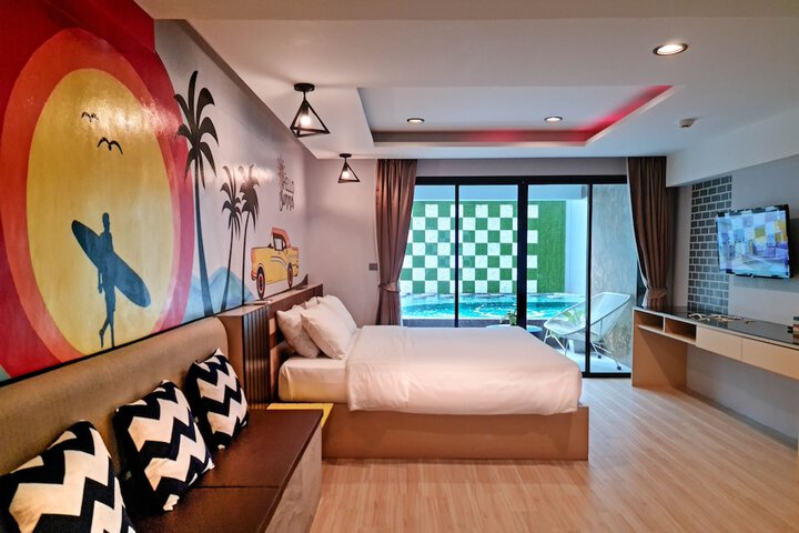 Room 6 of 82