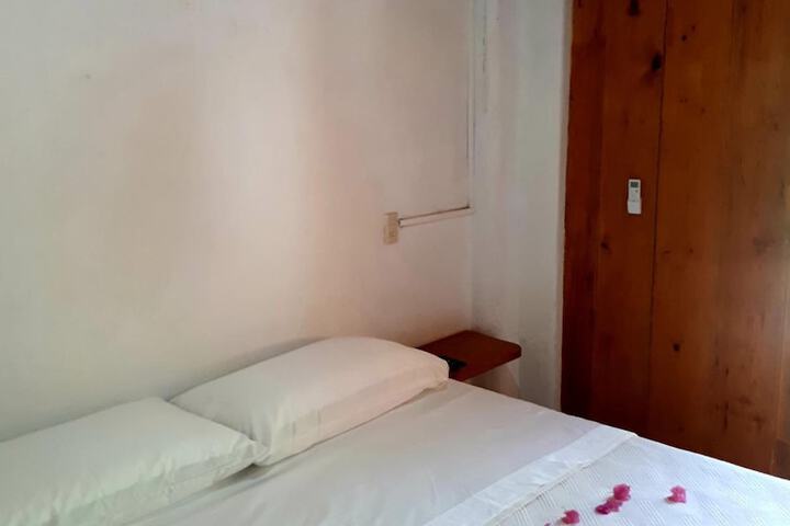 Room 9 of 28