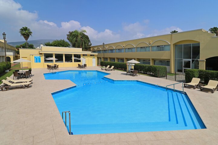 Hotel Pool