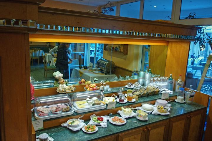 Dining 34 of 58