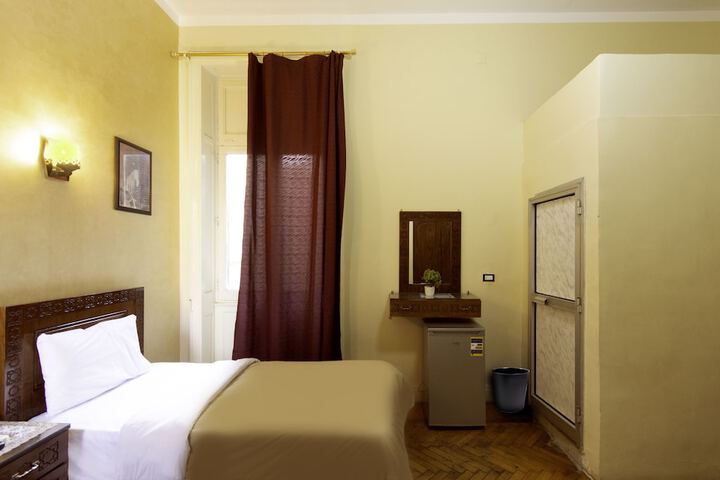 Room 15 of 33