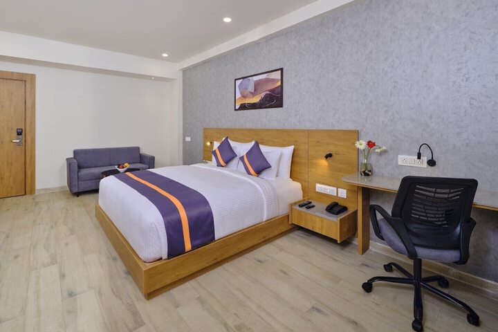 Room 4 of 68