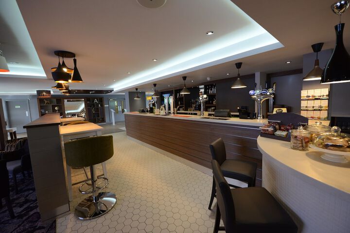 Lounge 57 of 70