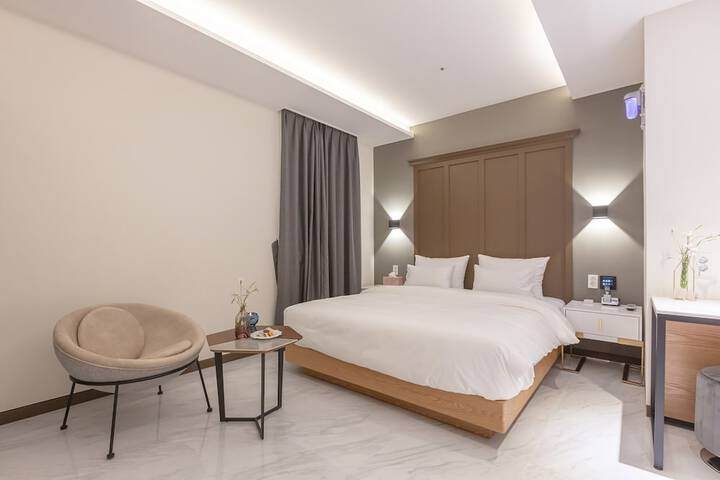 Room 52 of 110