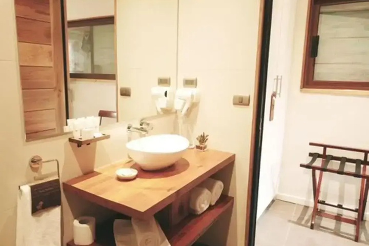 Room 9 of 22