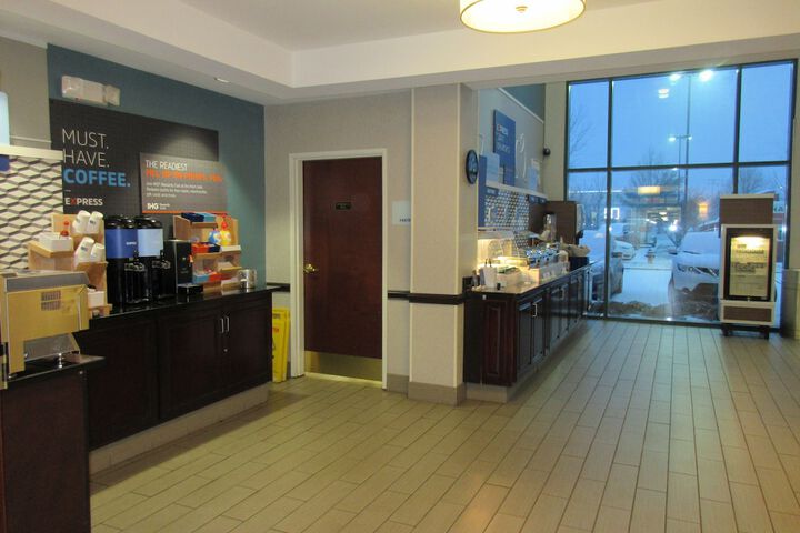Breakfast/Coffee Service 46 of 63
