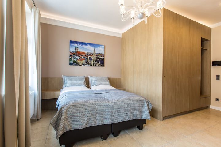 Room 4 of 96