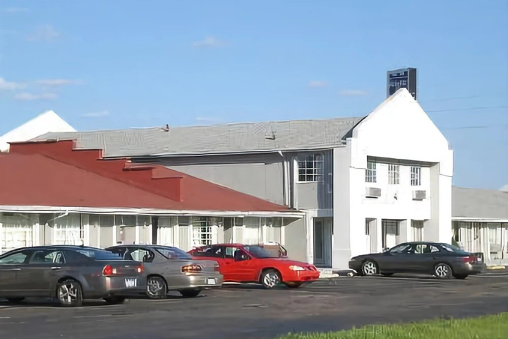 Knights Inn Bishop Airport
