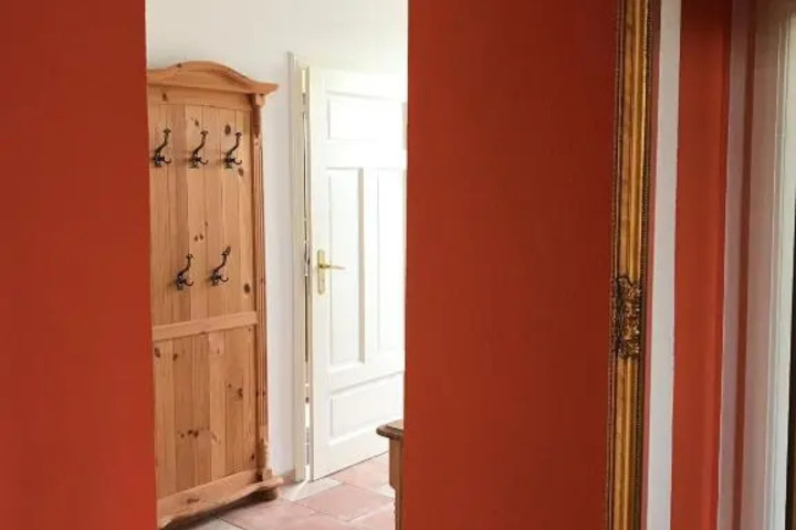 Room 2 of 3