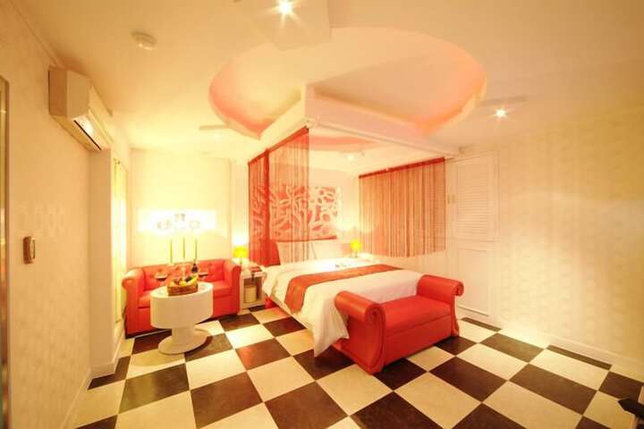 Room 15 of 33