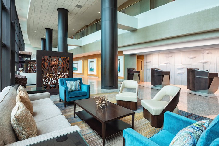 Lobby lounge