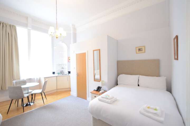 Room 203 of 371