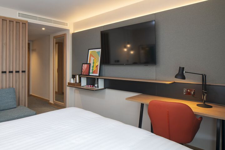 Room 33 of 128