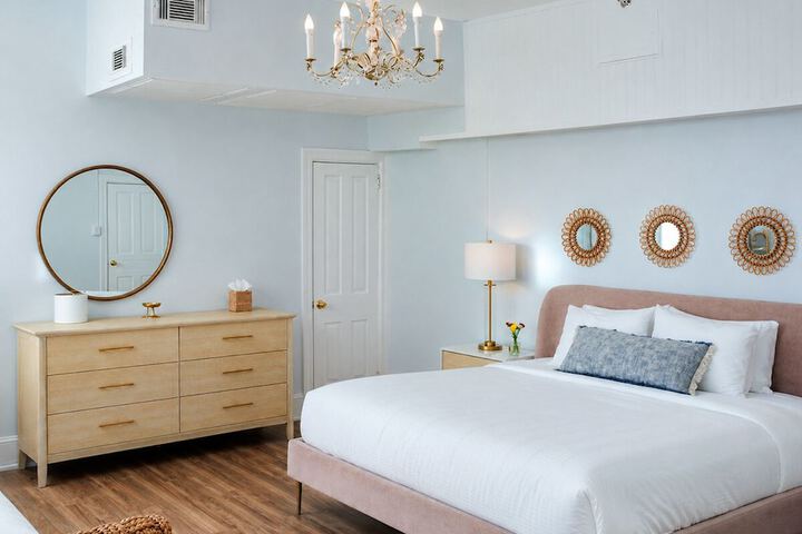Room 10 of 33